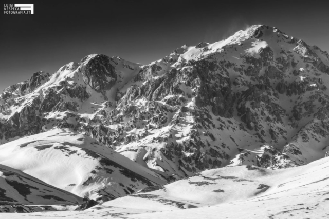 08 - Il Monte Prena al Gran Sasso e gli sbuffi di neve - Campo Imperatore